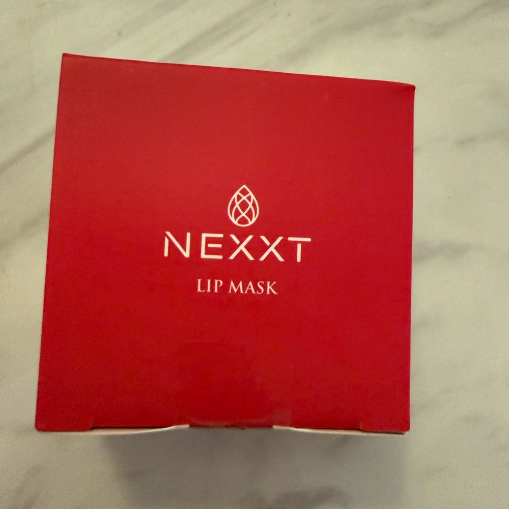 BUNDLE Nexxt Vitamin C Serum, Lip Plumper&Mask, Revive Eye Cream & Retinol Serum - Picture 5 of 10